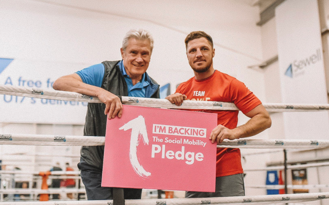 Boxer turned panto star prepares to share stories at Humber Business Week event