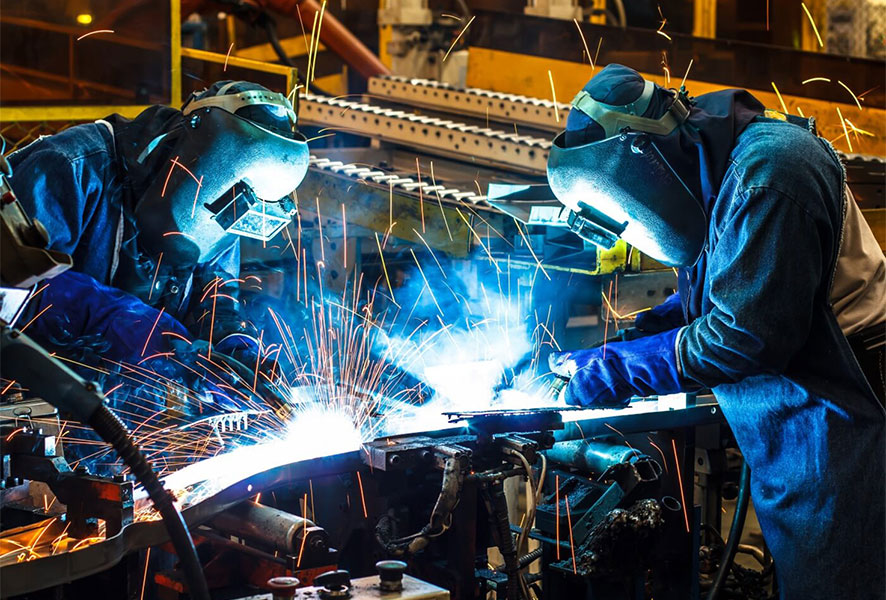 Apprentices welding at SETA | BusinessWorks Magazine